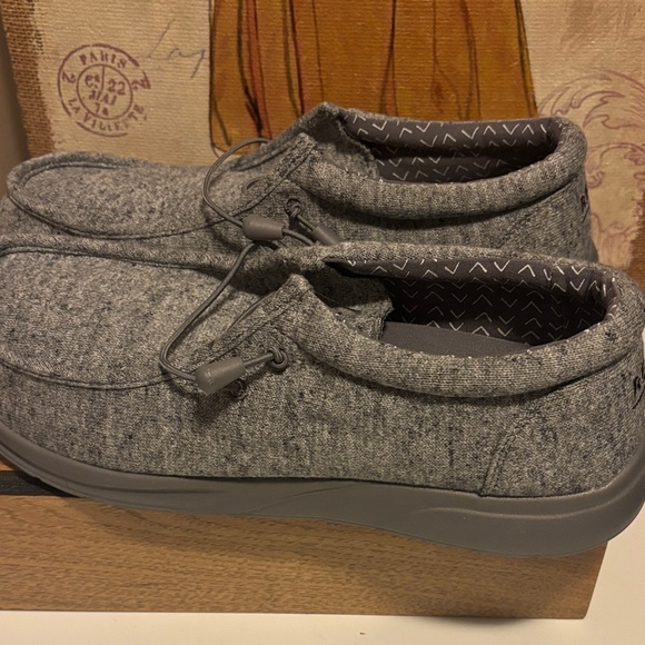 Reef Men's Gray Loafers - Picture 5 of 7